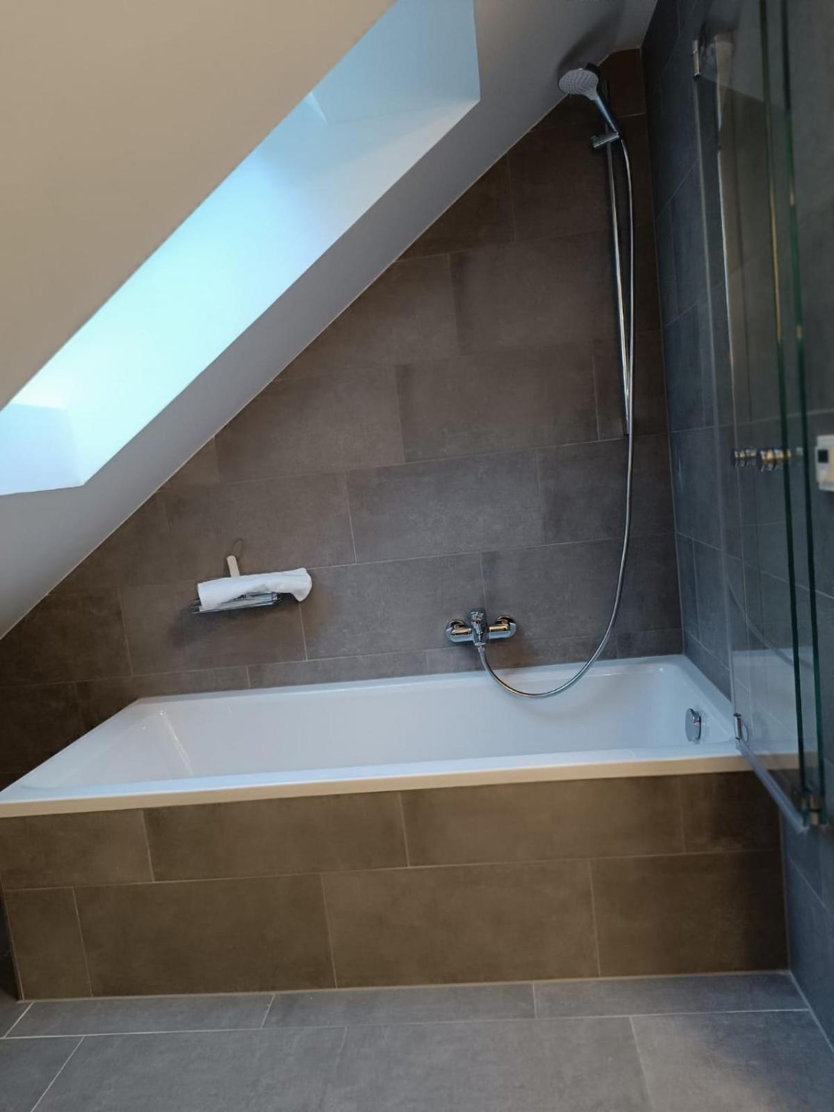Moderne Ferienwohnung Fuer Familien Im Dachgeschoss Bosau Exteriér fotografie