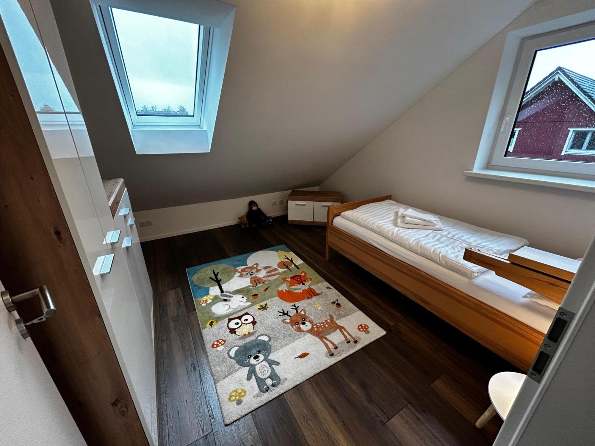 Moderne Ferienwohnung Fuer Familien Im Dachgeschoss Bosau Exteriér fotografie